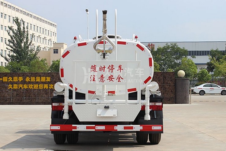 5噸(5方)東風多利卡環衛灑水車圖片 5噸(5方)東風多利卡環衛灑水車圖片