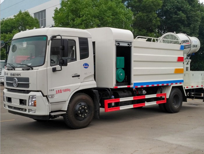 國五10方東風(fēng)農(nóng)藥噴灑車2