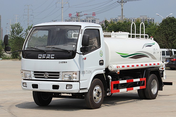 環衛灑水車作業視頻_5噸(5方)東風多利卡環衛灑水車價格2