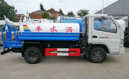 3噸灑水車廠家價格_3噸時風風順藍牌綠化灑水車3