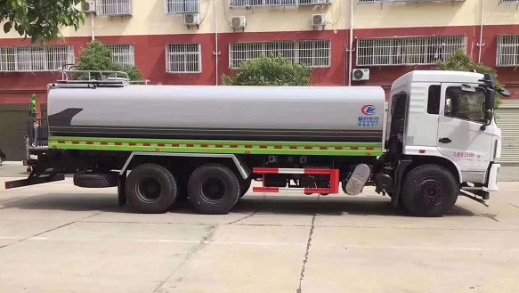 20方灑水車報價表_國六20方東風專底D3S后雙橋綠化灑水車4