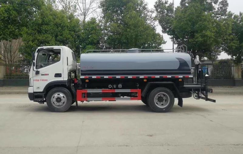 綠化灑水車(chē)圖片 綠化灑水車(chē)圖片