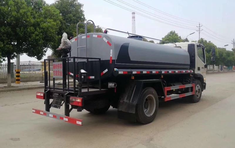 綠化灑水車(chē)圖片 綠化灑水車(chē)圖片