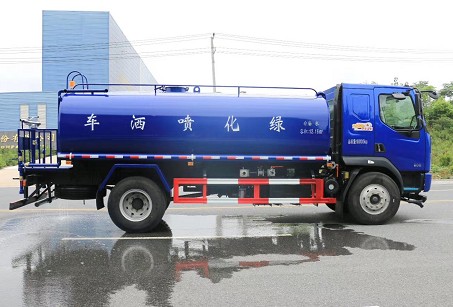 15噸灑水車多少錢一臺_國六15方東風柳汽乘龍L3綠化灑水車廠家價格4