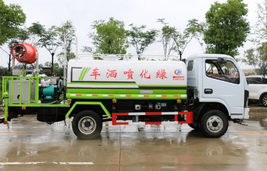 5噸灑水車參數(shù)_國(guó)六5方東風(fēng)福瑞卡帶霧炮灑水車廠家價(jià)格4