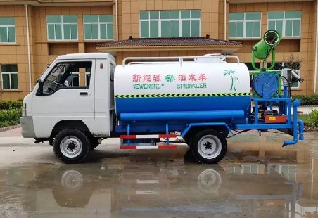 小型電動四輪灑水車圖片 小型電動四輪灑水車圖片